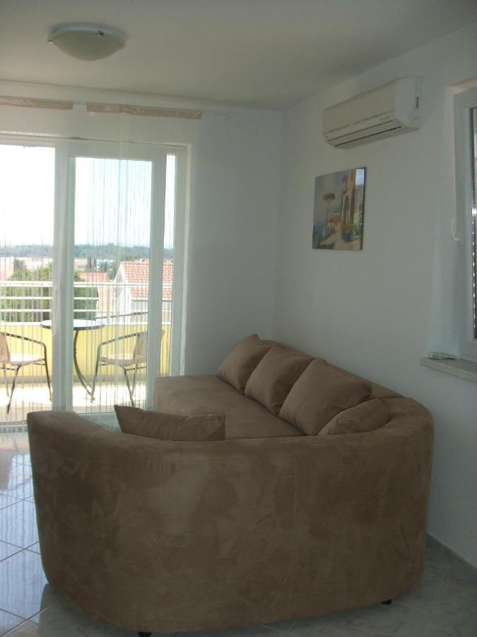 Apartments Diva Novalja Rum bild